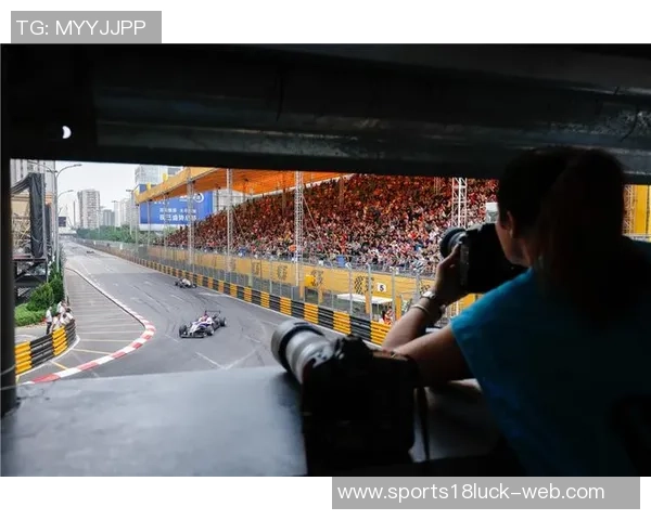 蔡崇信分享与成龙互动照片篮网季前赛将在澳门举行